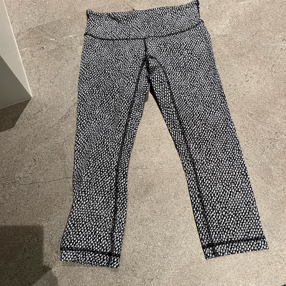 Lululemon Capri leggings - Picture 1 of 3